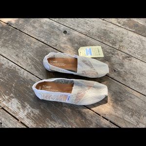 (466) TOMS